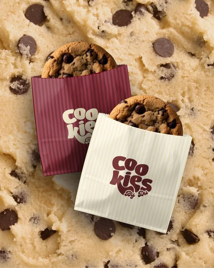 Cookies aux pépites de chocolat présentés dans des pochettes de marque