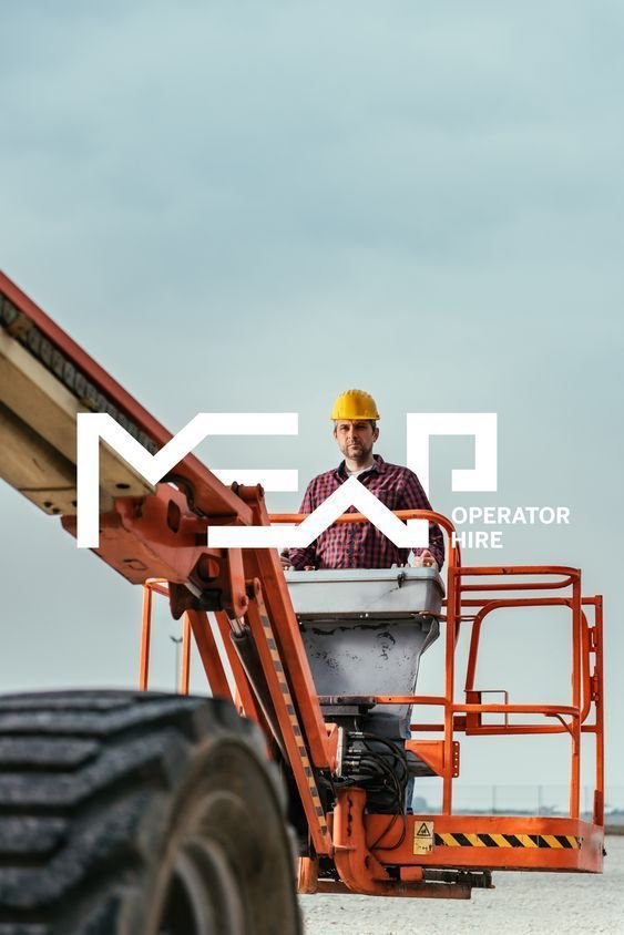 Identité MEA Operator Hire appliquée à une photographie de chantier